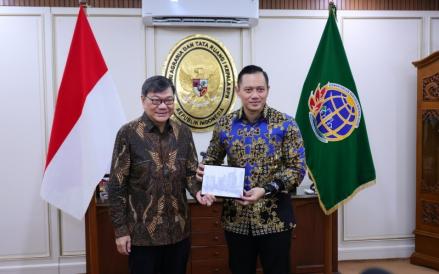 Terima Kunjungan Duta Besar Singapura, AHY Belajar Soal Ilmu Pertanahan dan Pemetaan 3D
