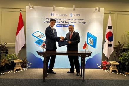 BI dan Bank of Korea Teken Kerja Sama, Bisa Belanja Pakai QR di Korsel