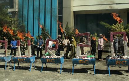 Bea cukai Teluk Bayur, Padang, Sumatera Barat, memusnahkan barang hasil penindakan senilai Rp16,8 miliar. (Bea Cukai)