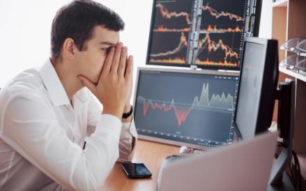 Bursa Efek Indonesia (BEI) menetapkan suspensi pada saham MLPL dan INPC karena kenaikan harga yang cukup tinggi. (Foto: MNC Media)