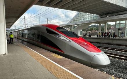 Transfer Knowledge Berhasil, Masinis RI Sudah Bisa Operasikan Whoosh Kecepatan 350 Km/Jam. Foto: MNC Media.
