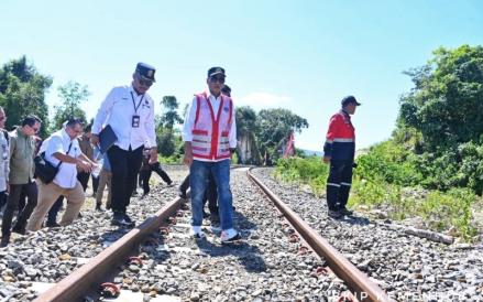 Menhub Dorong Kereta Api Makassar-Parepare Segera Terhubung ke Pabrik Semen Tonasa. (Foto: Ist)