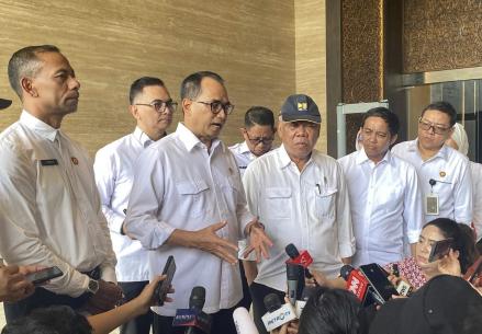 Ini Poin Pembahasan Jokowi dan Otorita IKN-Menhub di Istana Garuda