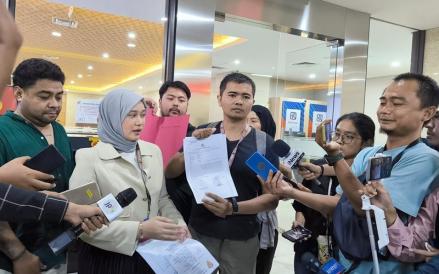 Orang tua dari bayi yang dianiaya oleh pemilik daycare sekaligus influencer parenting di Depok (Riana Rizkia/MPI)