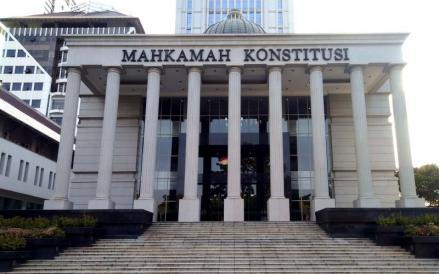 MK mengabulkan sebagian permohonan uji materiil Undang-Undang Nomor 6 Tahun 2023 tentang Penetapan Peraturan Pemerintah Pengganti UU Cipta Kerja.