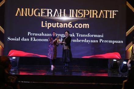 Dirut PNM Raih Anugerah Inspiratif 2024 sebagai Penggerak Transformasi Sosial Ekonomi (Foto: dok PMN)