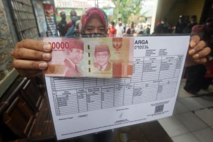 Pemerintah Bakal bagikan Rp200 Ribu dan 20 Kg Beras untuk Rakyat Miskin, Cair Bulan Ini