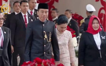Pidato Kenegaraan Terakhir, Jokowi Kenakan Pakaian Adat Betawi untuk Hormati Jakarta (Foto: MNC Media)