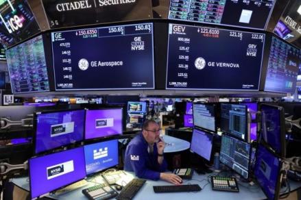 Wall Street Ditutup Melemah Lagi Imbas Lesunya Saham Terkait AI dan Suku Bunga The Fed. (Foto: Yahoo Finance)