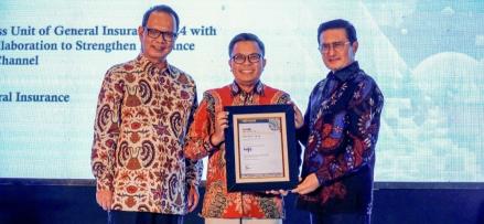 Tugu Insurance Sabet Penghargaan di Ajang Top and Halal Award