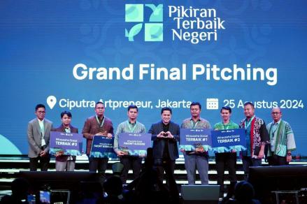 Erick Thohir Serahkan Hibah Rp3 Miliar ke 20 Startup Lokal