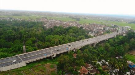 Jokowi Gelontorkan Rp1,42 Triliun Perbaiki Jalan dan Jembatan di Jawa Barat