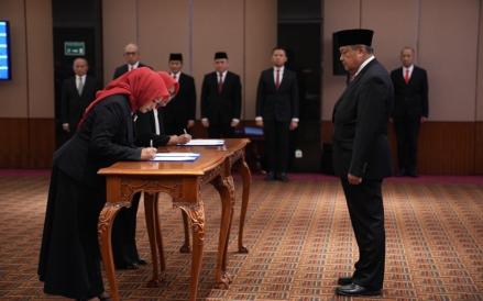 Gubernur Bank Indonesia (BI) Perry Warjiyo melantik dua pemimpin satuan kerja Kantor Pusat BI. (Bank Indonesia)