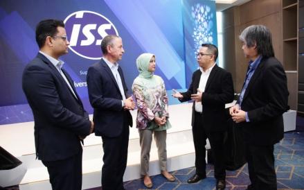 ISS Indonesia merekrut warga lokal Panajam Paser Utara, Kalimantan Timur, untuk mengelola kebersihan IKN (ISS Indonesia)