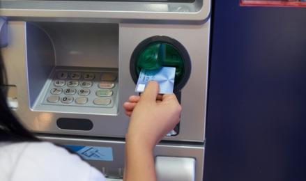Begini Cara Mudah Transfer Uang dari Luar Negeri ke Indonesia lewat ATM