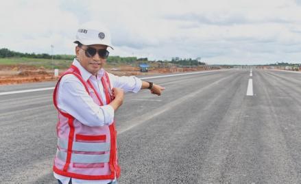 Menhub Test Landing Perdana di Bandara IKN. Foto: MNC Media.