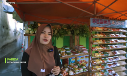 Kisah Inspiratif Penjual Sayur Serba Rp5.000: Tiga Jam Ludes, Omzet Rp2 Jutaan. (Foto: YouTube/Cap Capung)