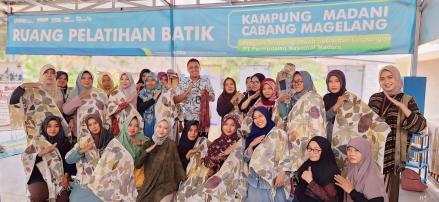 Hari Batik Nasional, PNM Berdayakan Perajin Batik Lewat Teknik Ecoprint di Kampung Madani