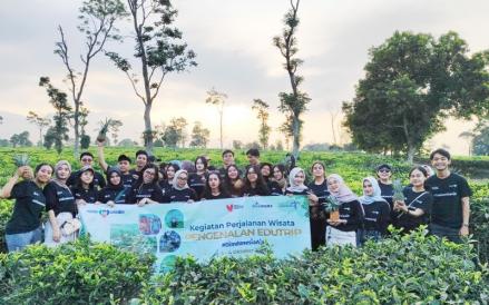 Inovasi Promosi Wisata, Kemenparekraf dan Mister Aladin Kenalkan Edutrip Desa Wisata Cisaat