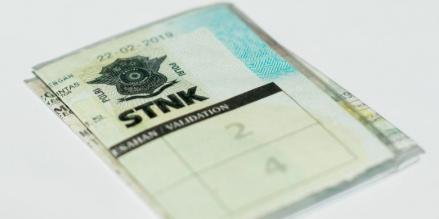Apakah STNK Bisa Digadaikan? Berikut Penjelasannya. (Foto: Apakah STNK Bisa Digadaikan)