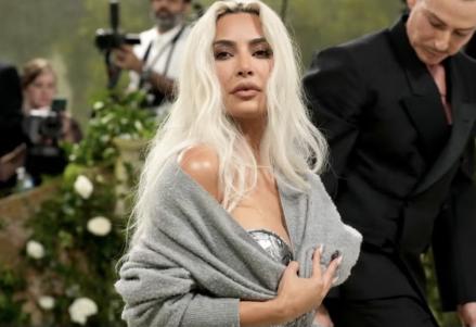 Intip Kekayaan Keluarga Kardashian, Siapa yang Paling Tajir? (FOTO:Cosmopolitan)