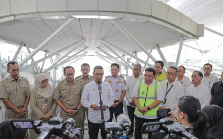 Gibran Tinjau Proyek LRT Fase 1B Velodrome-Manggarai, Target Beroperasi ...