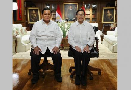 Presiden terpilih Prabowo Subianto (kiri) bersama Menteri Keuangan Sri Mulyani Indrawati (kanan). (Foto: Instagram)