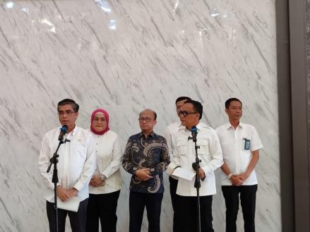 100 Hari Kerja Pertama, Menaker Cari Solusi terkait Permasalahan UMP. Foto: MNC Media.