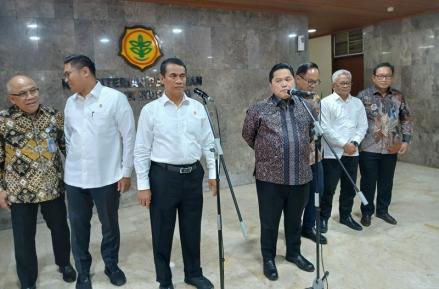 Erick Thohir Rapat Bareng Amran, Bakal Berantas Mafia Pupuk