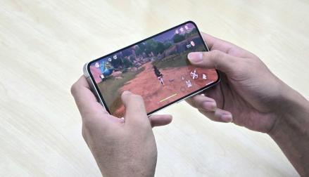 Samsung Galaxy S24 FE Resmi Meluncur di RI, Tawarkan Performa Gahar untuk Main Game. (Foto: Fadli/MNC Media)