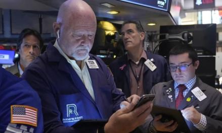 Wall Street Dibuka Koreksi, Pasar Waspadai Potensi Shutdown (Foto: dok AP)