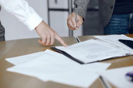 Surat Niaga: Jenis, Fungsi, dan Struktur Pembuatannya. (Foto: Freepik)