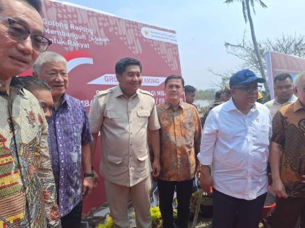 Maruarar dan Aguan Bangun Rumah Rakyat di Tangerang, Dananya dari CSR Rp60 Miliar. (Foto: Iqbal Dwi Purnama/MNC Media)