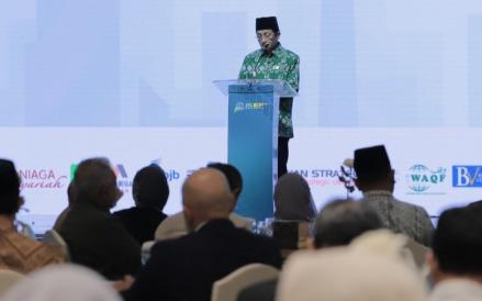 Menag Nasaruddin Umar meluncurkan Gerakan Wakaf Uang Kementerian Agama.
