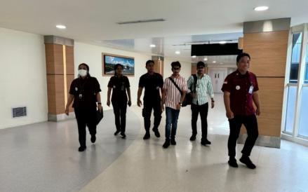 Imigrasi Denpasar mendeportasi dua orang WNA asal India yang bekerja sebagai koki di Bali. (Imigrasi)