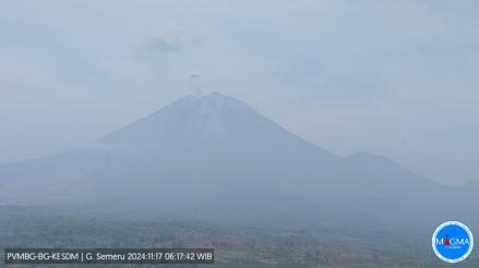 Gunung Semeru 10 Kali Erupsi Beruntun, Warga Diminta Waspada (foto ist)