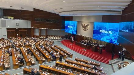 DPR Sepakati 41 RUU Masuk Prolegnas Prioritas 2025, Ini Rinciannya. (Foto Achmad/MPI)
