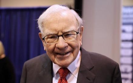 Warren Buffett, investor legendaris memberikan sumbangan hingga USD6 miliar atau setara Rp97 triliun. (Foto: iNews Media Group)