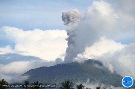 Gunung Ibu Meletus Sore Ini, Semburkan Abu Vulkanik Setinggi 1,2 Km (foto ist)