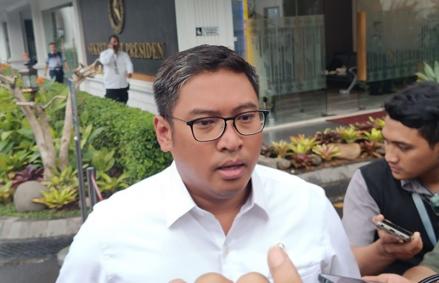 Pemerintah Hentikan Sementara Impor Gula Rafinasi