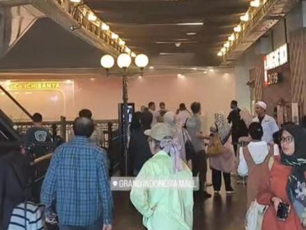 Pemadam Kebakaran Kerahkan 13 Unit dan 52 Personel untuk Padamkan Api di Grand Indonesia. (Foto: Dok. Istimewa)