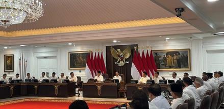 Prabowo Ungkap Capaian Sebulan Menjabat: Hapus Utang UMKM, Naikkan Upah Buruh, dan Guru (foto raka)