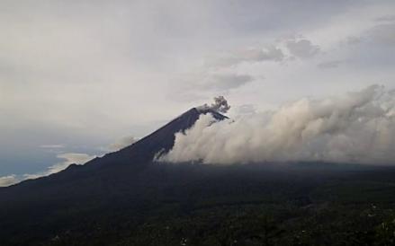 Semeru Kembali Erupsi Pagi Ini, Luncurkan Abu Vulkanik 800 Meter (FOTO:MNC Media)