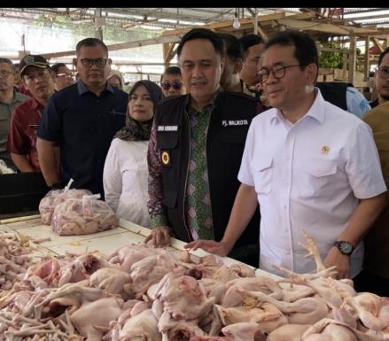 Kunjungi Pasar Madyopuro Malang, Mendag Sebut Ketersedian Pangan Mencukupi Jelang Nataru (FOTO:Dok Ist)