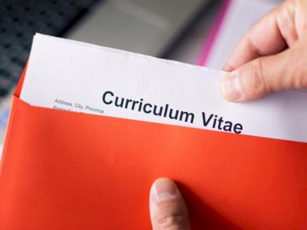 Contoh Curriculum Vitae Tulis Tangan dan Tips Membuatnya agar Dilirik HRD. (Foto: MNC Media)