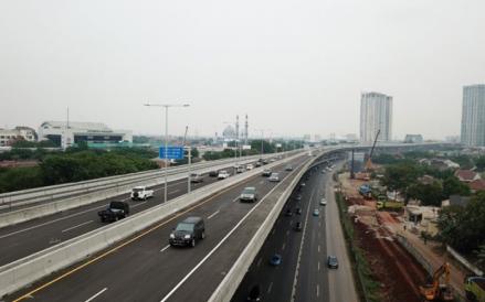 H+1 Lebaran, Tol Layang MBZ Arah Cikampek Buka-Tutup Situasional (FOTO:MNC Media)