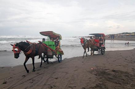 Kunjungan Wisatawan di Pantai Parangtritis Tembus 150 Ribu Orang saat Libur Nataru