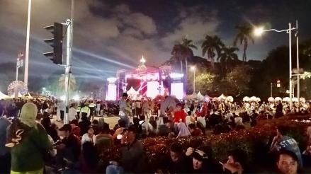 Jelang Pergantian Tahun, Ribuan Warga Mulai Padati Bundaran Patung Kuda Monas. (Foto: MNC Media)