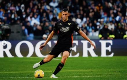 Jay Idzes diminati klub Serie A, Lecce. Lecce harus menyiapkan setidaknya dana 7,5 juta euro (sekitar Rp130,4 miliar) untuk merekrut Jay Idzes. (foto: Instagram