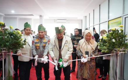 Resmikan Pusat Studi Kepolisian & Lingkungan